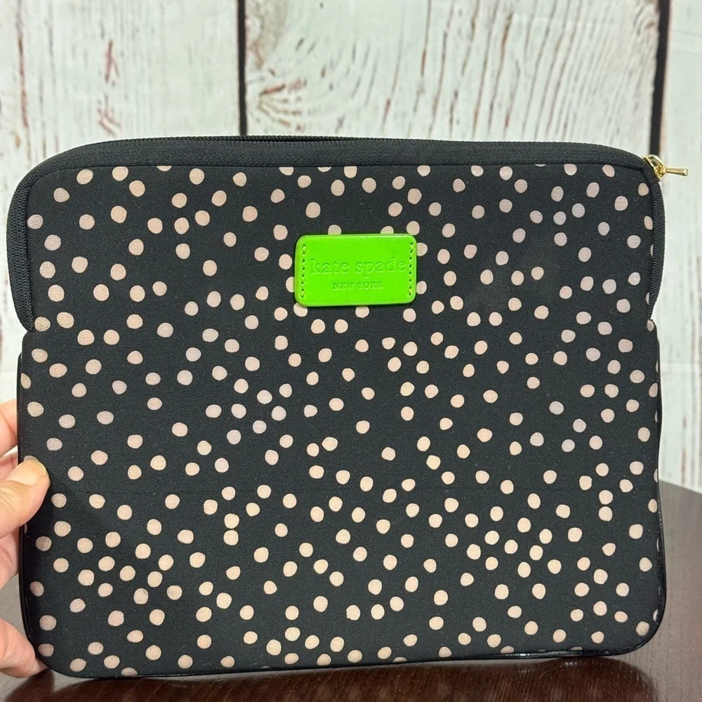 Kate Spade New York Black and Cream Polka Dot Lap Top Sleeve EUC